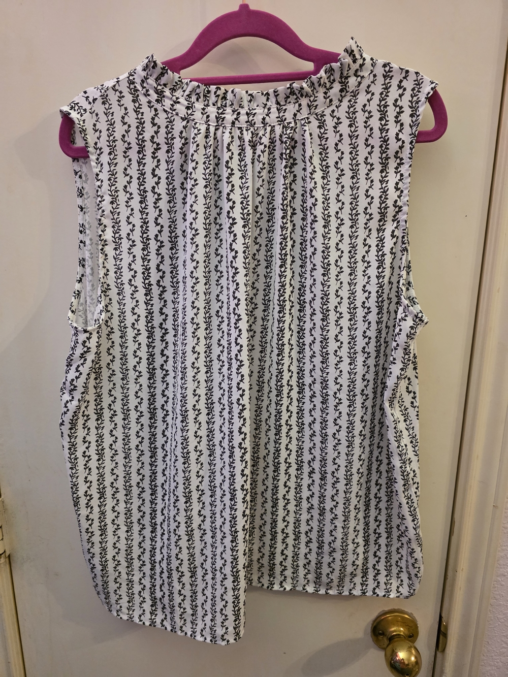 LOFT White Black Leaf Print Ruffle Neck Sleeveless Shell Blouse - Medium